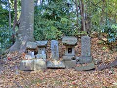 大谷八幡宮境内石祠群