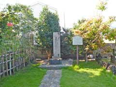 上行寺宝井其角墓