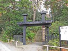 妙本寺方丈門