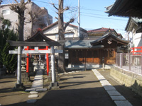 大戸神社稲荷社と寶物殿・庚申塔