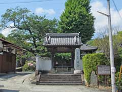 寳泉寺山門