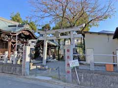 新屋稲荷神社鳥居