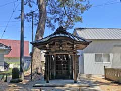 東町八幡神社境内社新田神社