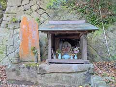 石橋子ノ神社境内地蔵尊