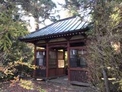 石楯尾神社随神門