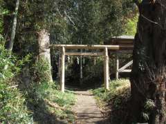 磯部勝坂石楯尾神社鳥居