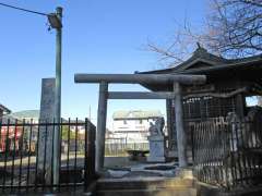 新戸諏訪神社鳥居