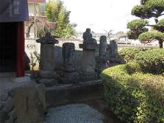 半在家山王神社石塔群