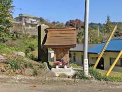 矢倉沢白山神社鳥居前養蚕の祠