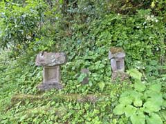 桜山仲町子ノ神社境内三ツ峯神社祠