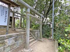 披露山神社鳥居