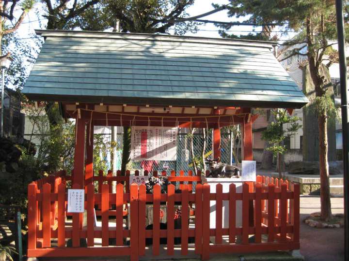 立石熊野神社水盤舎