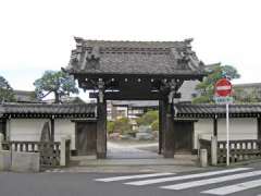 祟福寺山門