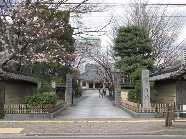 霊巌寺山門