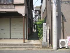 三穂道別稲荷神社参道