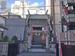 烏森神社鳥居と拝殿