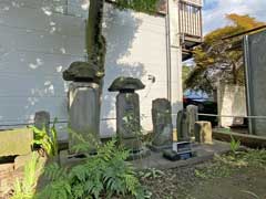 関町南御嶽神社境内石塔群