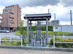 下練馬の大山道道標・東高野山道標