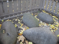 萩中神社の力石