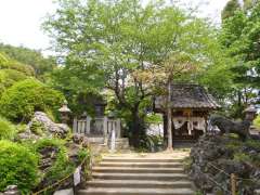 境内社琴比羅神社と石祠