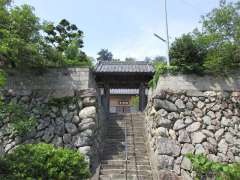 瑞岩寺山門