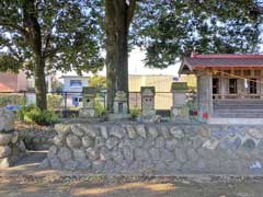 本田八幡神社境内石祠