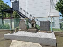 藤森稲荷神社旧石祠