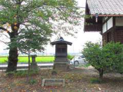 境内社三峰社・道祖土神社