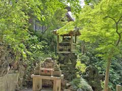 郭町御嶽神社境内社富士見稲荷大神石祠