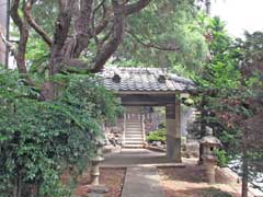 的場御嶽山神社神門