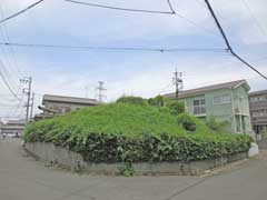 鎮座している塚（古墳）
