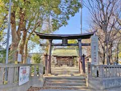 三ツ和氷川神社鳥居