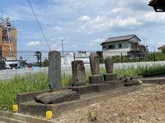 加藤観音堂境内歴代住職墓と石仏群