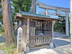 吹塚八幡神社境内双体道祖神と庚申塔