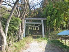 河輪神社参道と一鳥居