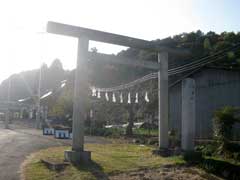 二柱神社参道と一鳥居