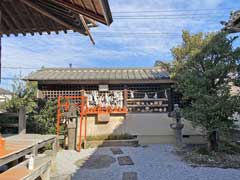 三ツ木神社眷属殿