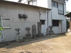 箕田白山神社境内石祠