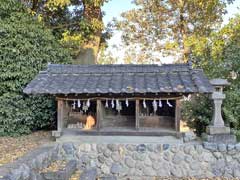 御正新田雷電神社境内社稲荷・白山・山神社合殿