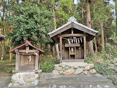 野原八幡神社境内社雷電社・三峰社