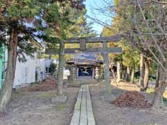 半割春日神社鳥居