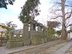 富足神社境内石塔群