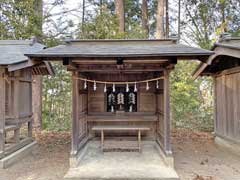 飯田神社境内社石船・天手長男・稲荷合殿