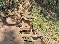 笠原熊野神社境内行者堂