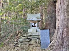 下里八坂神社境内社三峰・金比羅・御嶽合殿