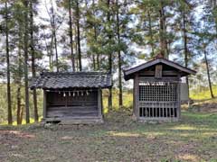 兵執神社境内社八幡神社、及び合殿