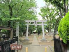 蕨春日神社鳥居