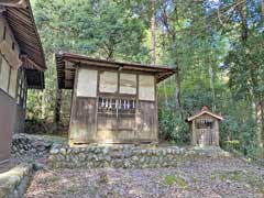 牟札熊野神社神輿庫と天之手長男神社