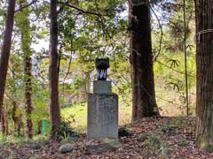 牟札熊野神社境内石祠