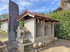 鷹巣天神社境内石祠